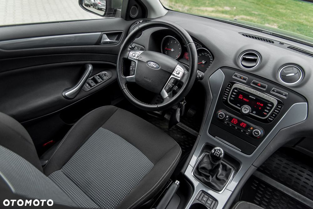 Ford Mondeo - 38
