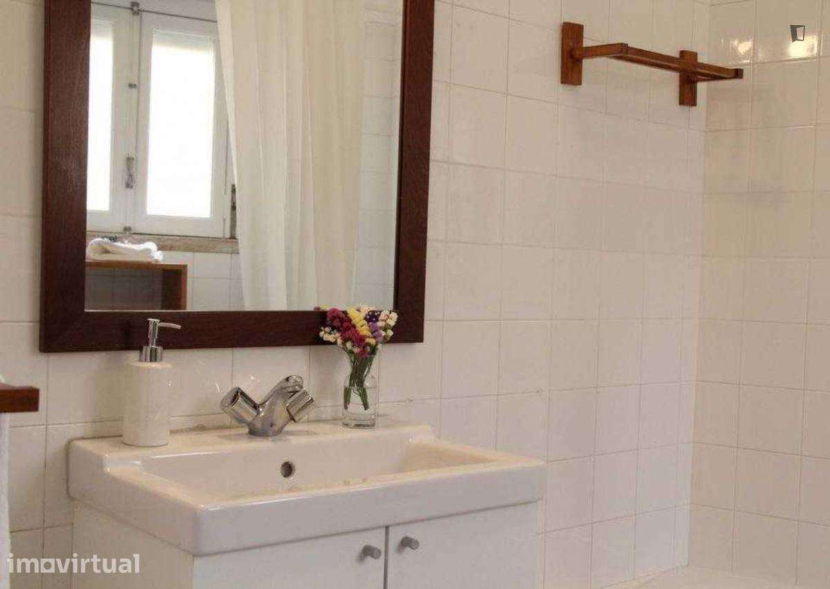 Quarto - localizado em Anjos Lisbon - Grande imagem: 4/25