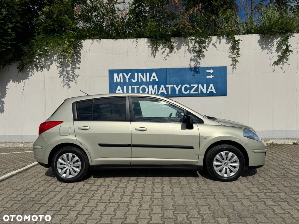 Nissan Tiida - 2