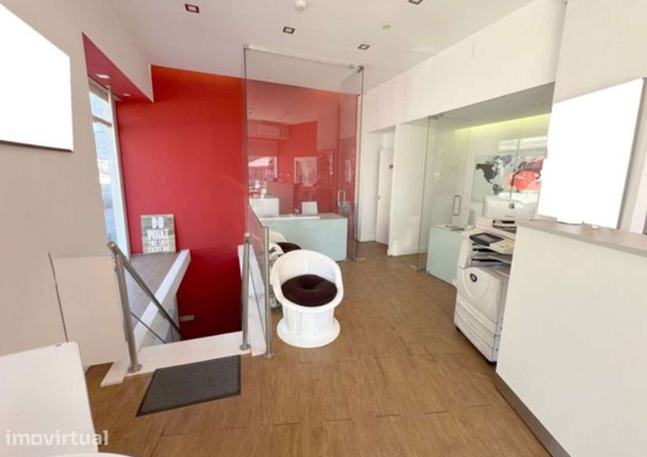 Loja Premium de Gaveto na Avenida de Roma – 100 m² com 3 Montras - Grande imagem: 4/8