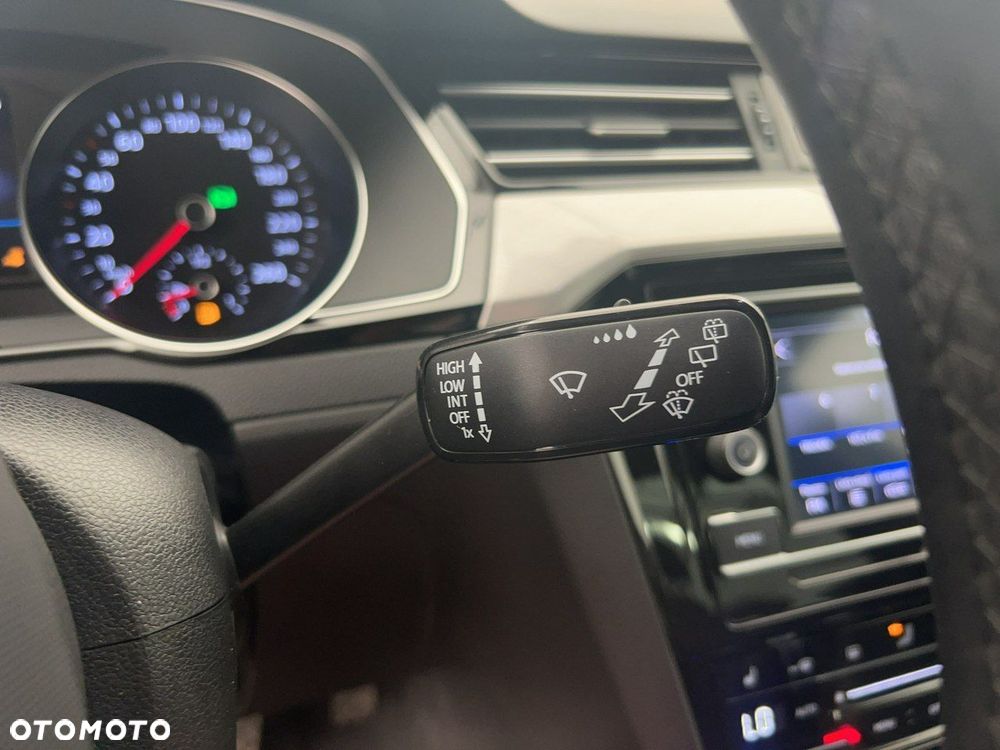 Volkswagen Passat - 25