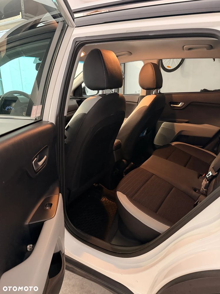 Kia Stonic 1.4 L - 14