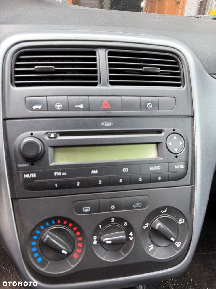 Fiat Grande Punto - 11