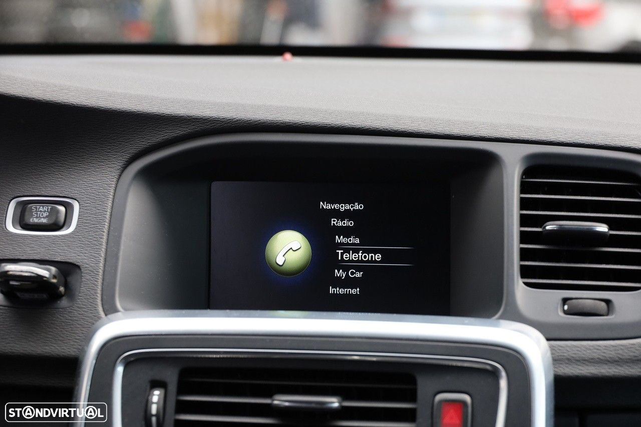Volvo V60 2.4 D6 R-Design Mom.AWD Phev - 19