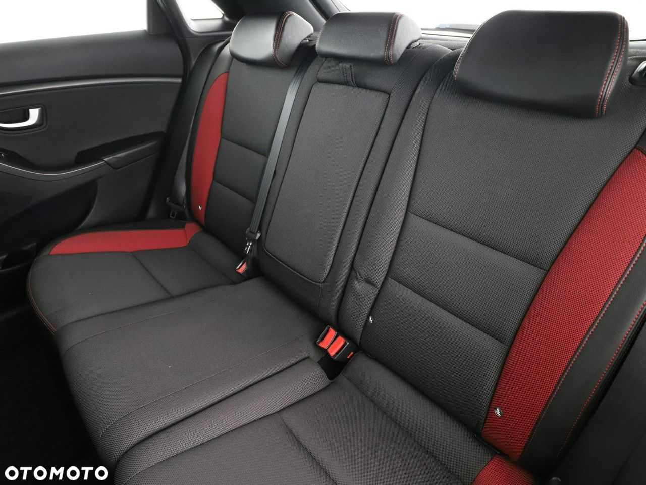 Hyundai i30 1.6 T GDI Turbo - 17