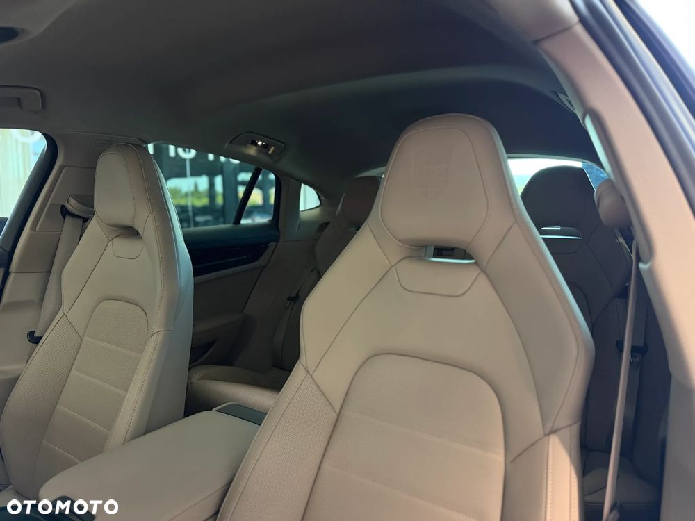 Porsche Panamera 4 E-Hybrid PHEV - 24