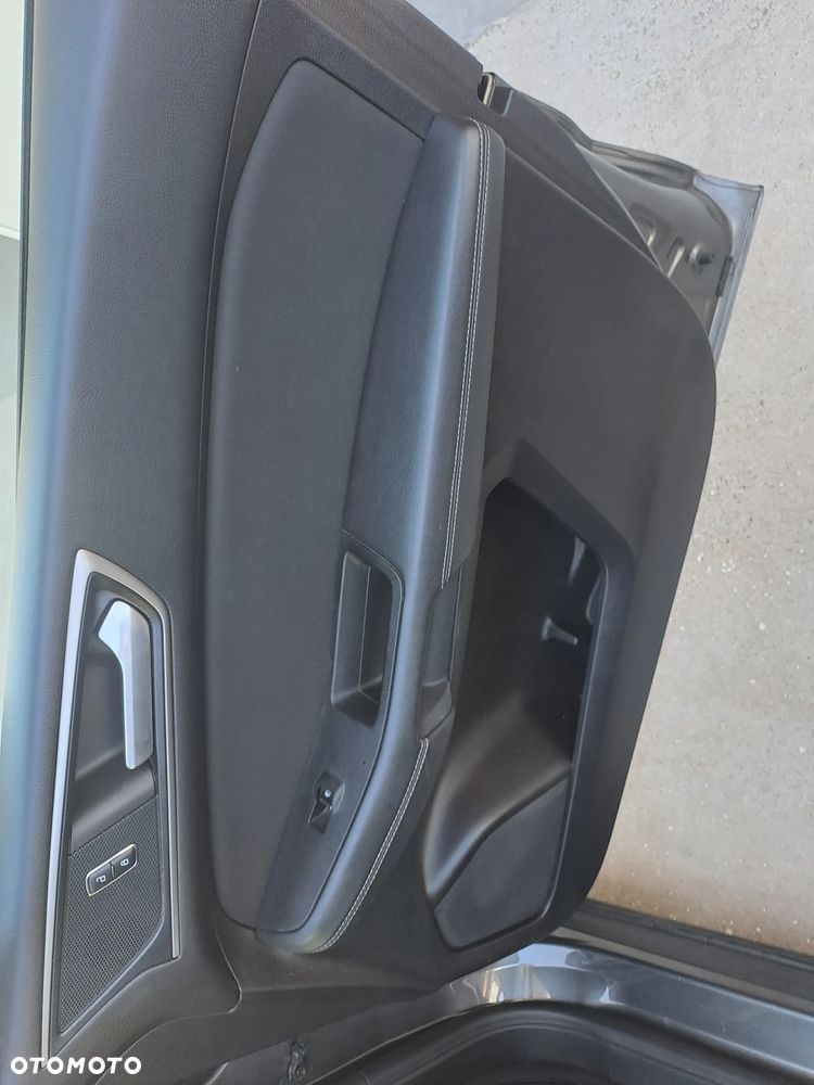 Ford S-Max - 11