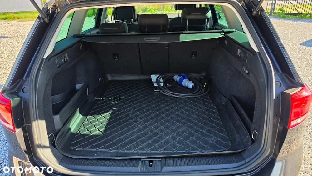 Volkswagen Passat - 16