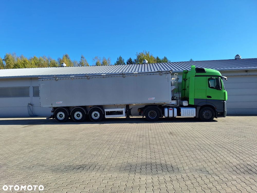 Mercedes-Benz Actros - 3
