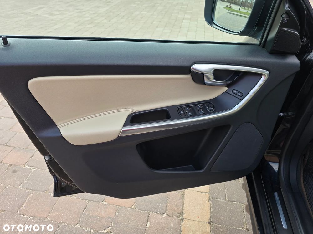 Volvo XC 60 D5 AWD Summum - 22