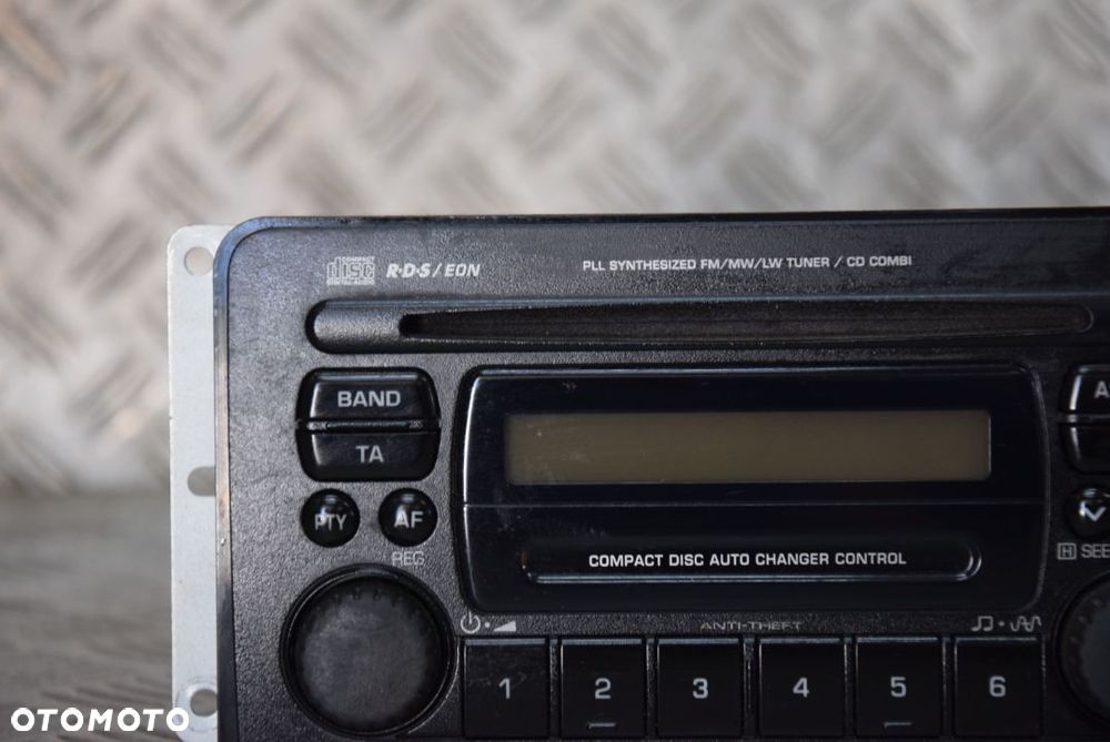 SUZUKI JIMNY RADIO CLARION - 2