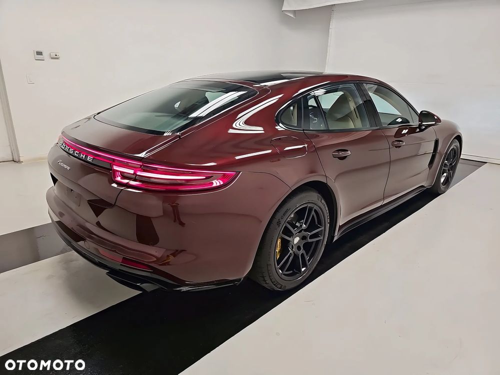 Porsche Panamera Standard - 4