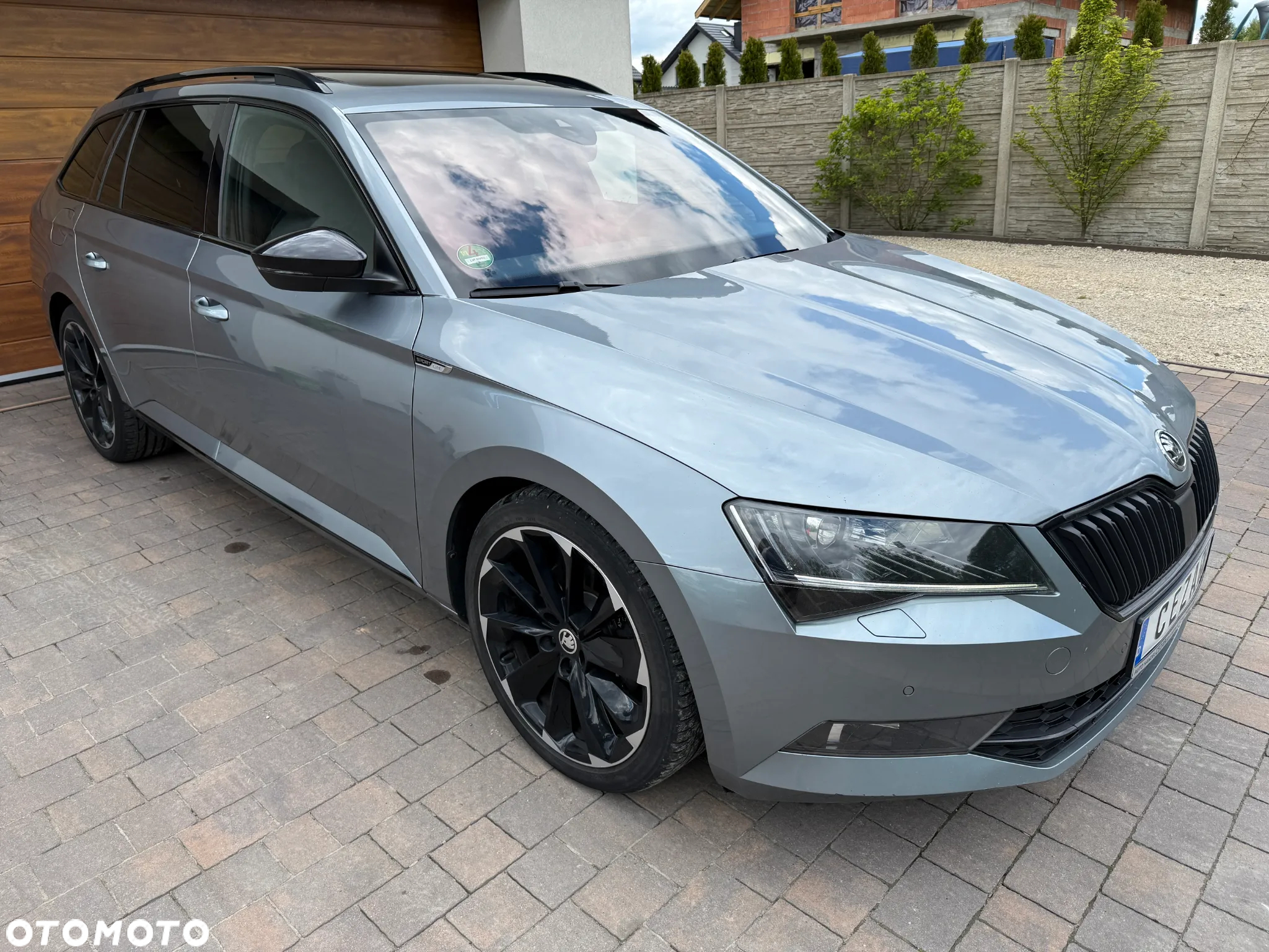 Skoda Superb Combi 2.0 TDI DSG Sportline - 2