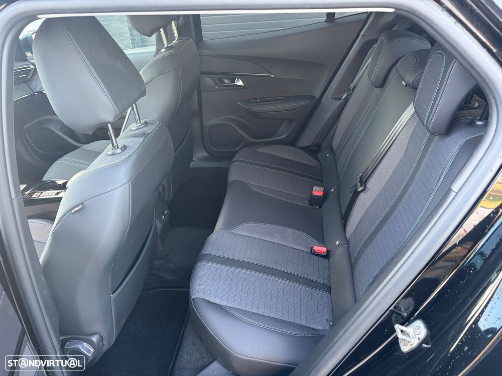 Peugeot e-2008 Allure Pack - 18