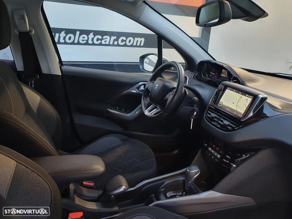 Peugeot 2008 1.2 PureTech Style EAT6 - 13