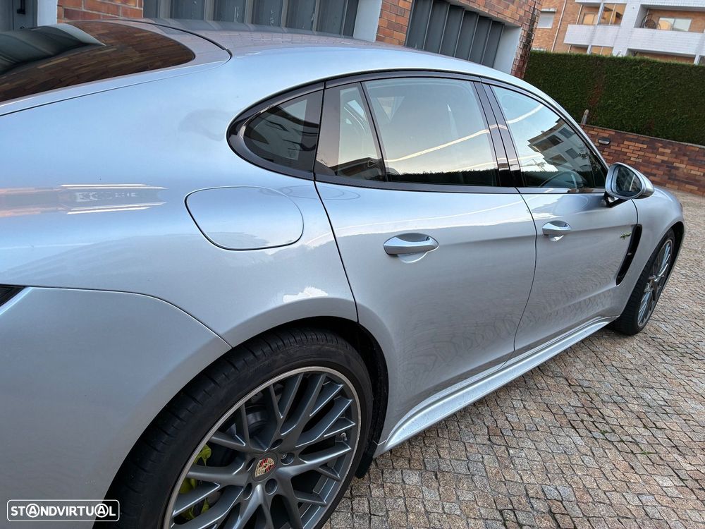 Porsche Panamera 4 E-Hybrid - 11