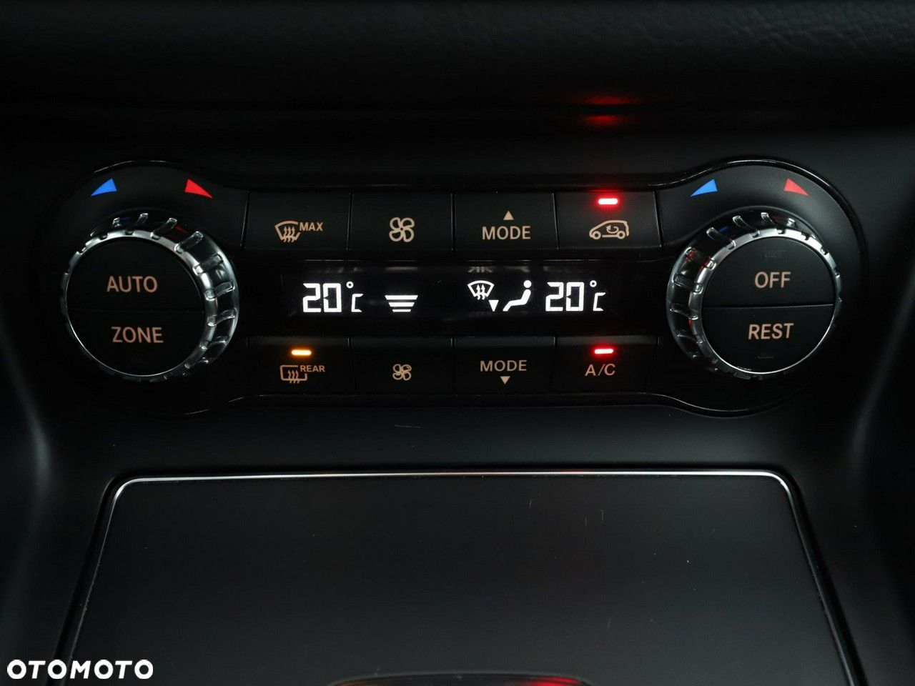 Mercedes-Benz GLA - 27