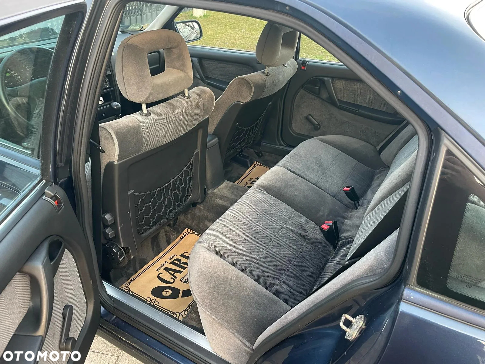 Opel Omega 1.8i LS - 10