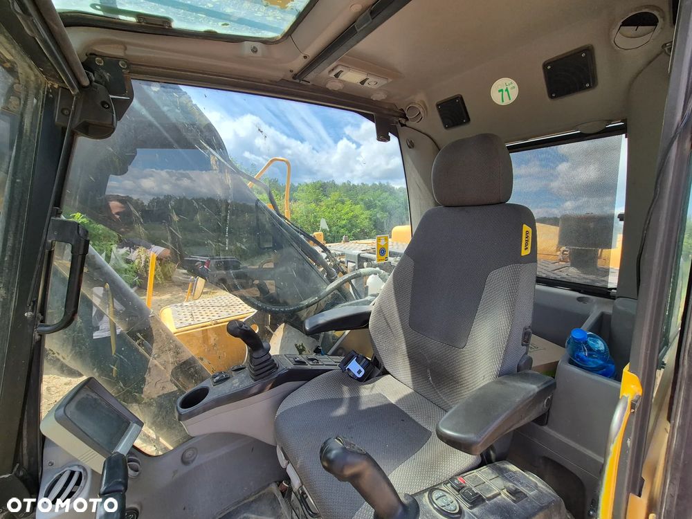 Volvo EC 240 C N L - 9