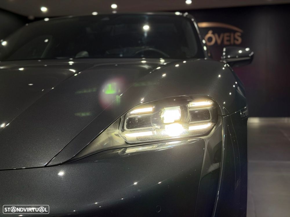 Porsche Taycan 4 - 11