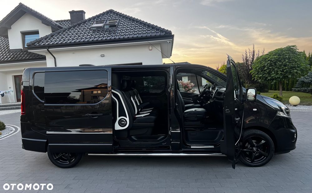 Opel VIVARO BLACK & WHITE 5 osób - 1