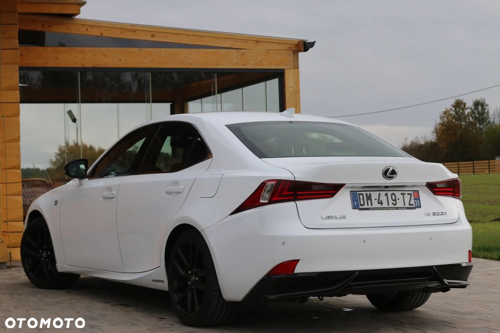 Lexus IS 300h F Sport - 11