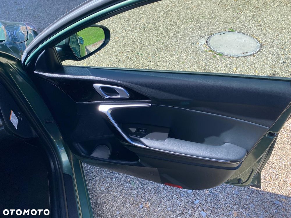 Kia Ceed 1.6 CRDi (48V Mild-Hybrid) Vision - 19