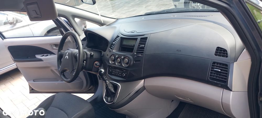 Mitsubishi Grandis - 7