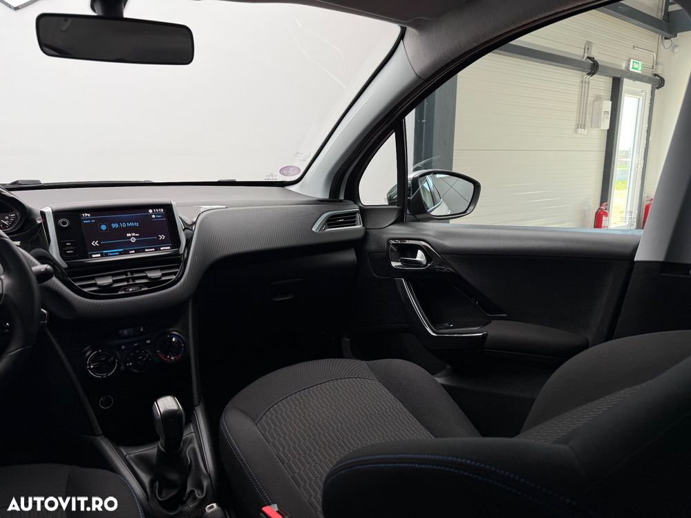 Peugeot 208 PureTech 82 Style - 28