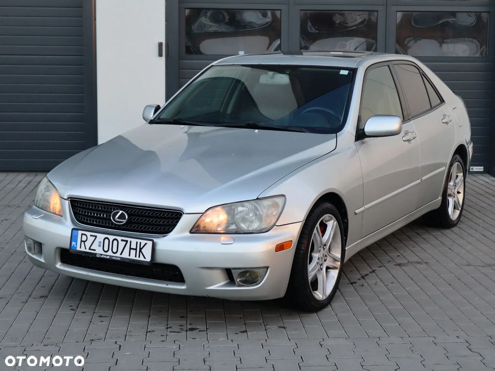 Lexus IS - 1
