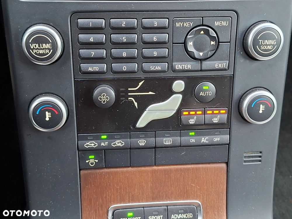 Volvo V70 D5 AWD Summum - 28