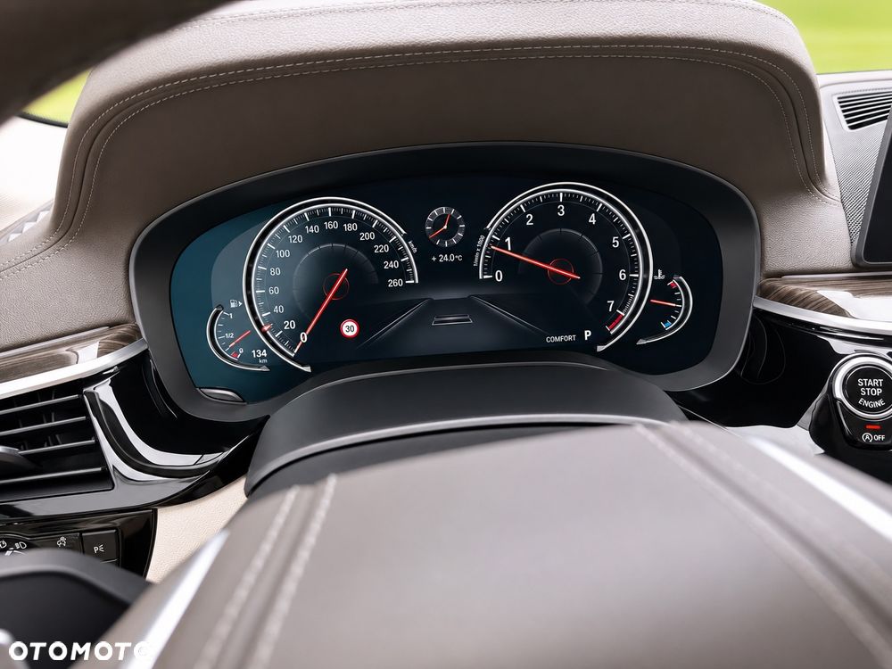 BMW Seria 5 540i Luxury Line sport - 29