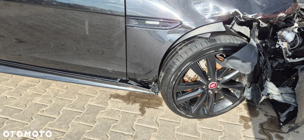 Jaguar XE - 6