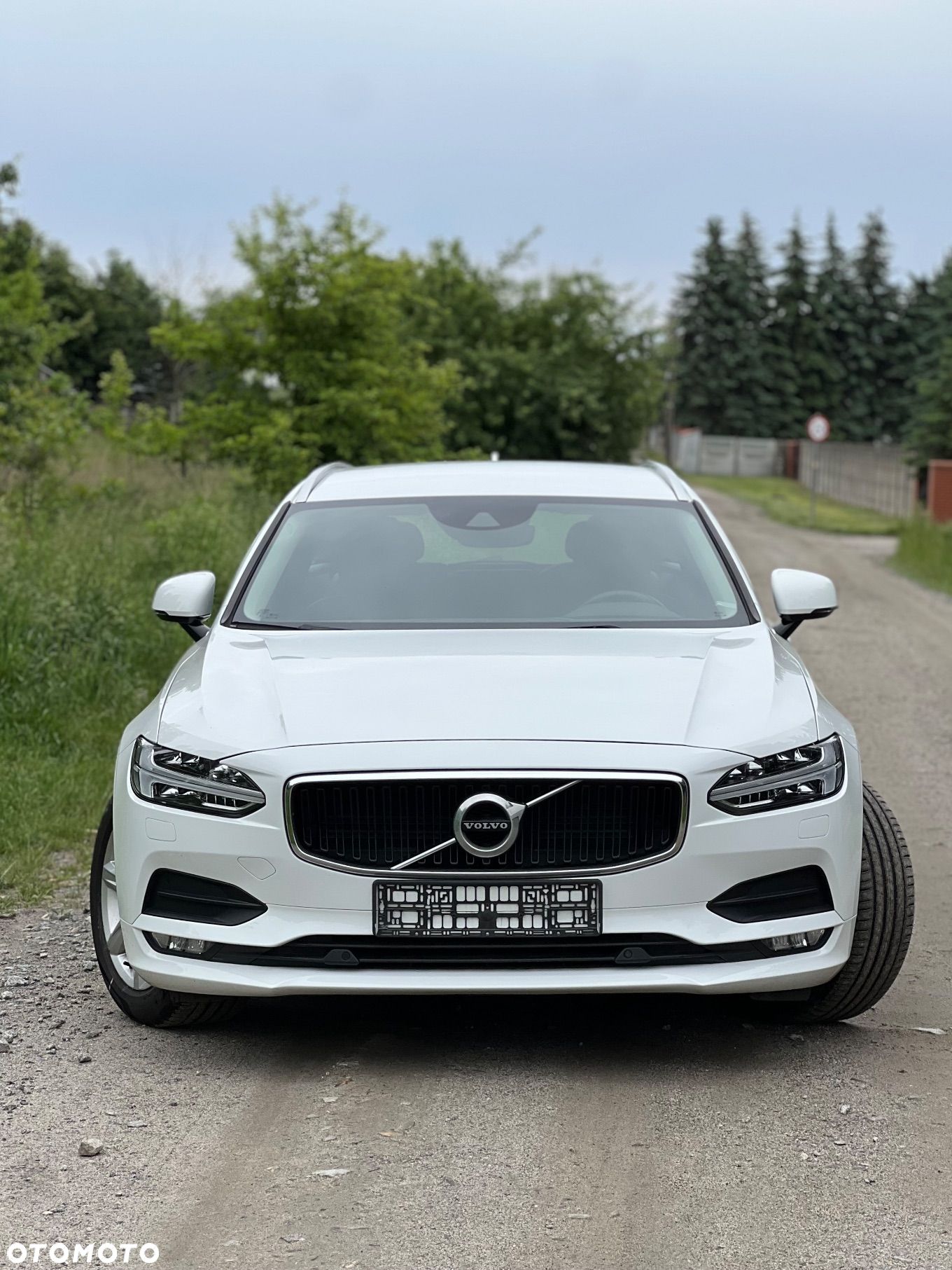 Volvo V90 D4 Momentum - 1