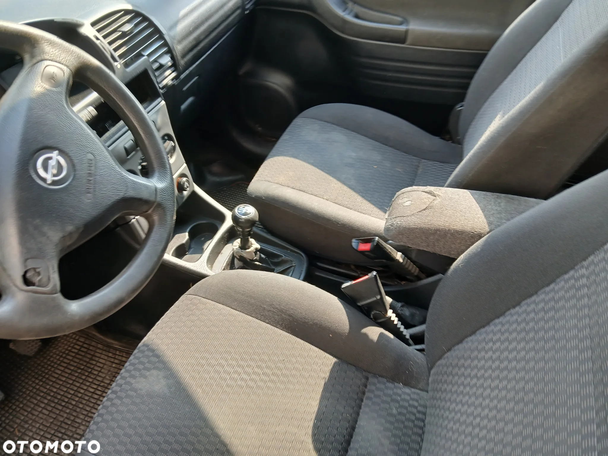 opel zafira A Y21Z fotel fotele kanapa deska kokpit podsufitka boczek boczki klamka podłokietnik - 5