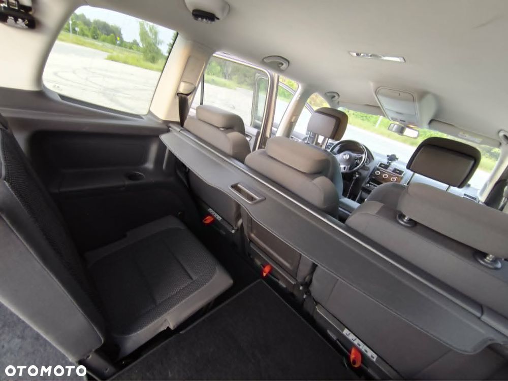 Volkswagen Touran - 24