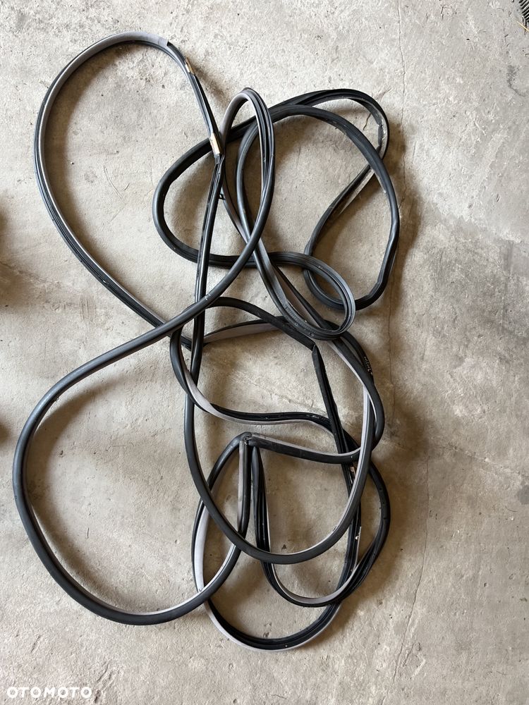 Uszczelki drzwi Lexus GS300 97-04r. - 1