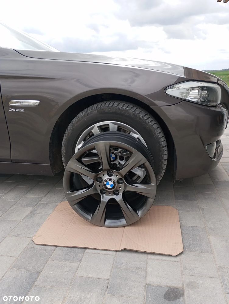 BMW Seria 5 525d xDrive - 14