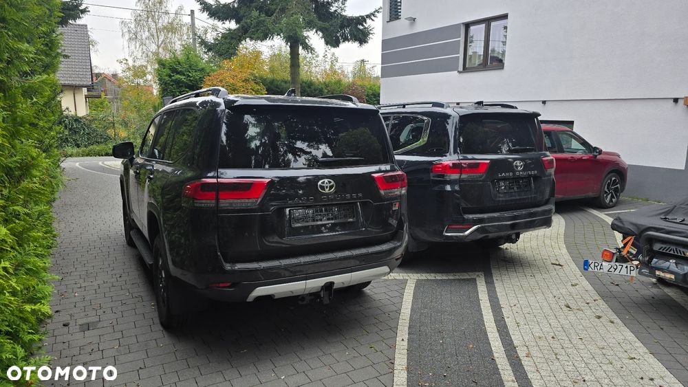 Toyota Land Cruiser - 37