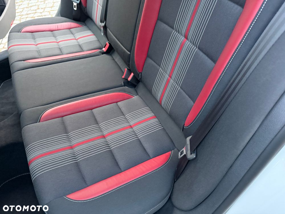 Volkswagen Golf 1.6 TDI DPF MATCH - 23