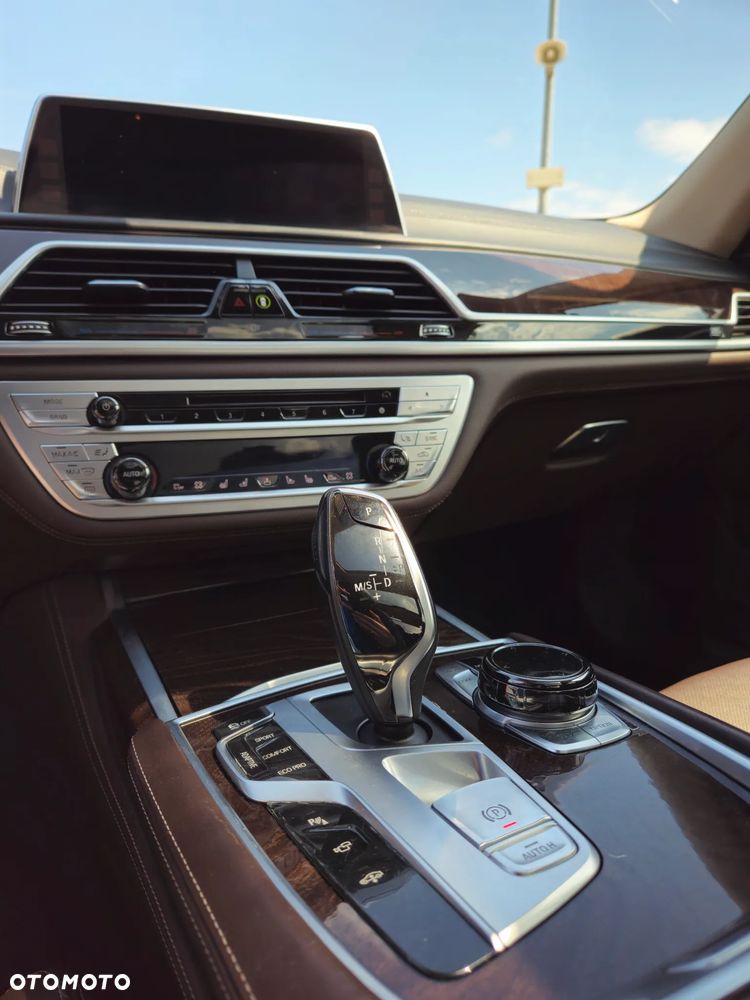BMW Seria 7 750Li Edition Exclusive - 21