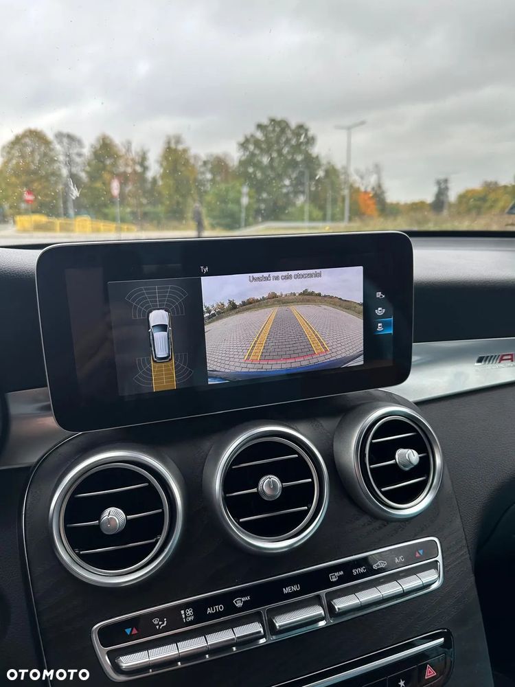 Mercedes-Benz GLC - 32