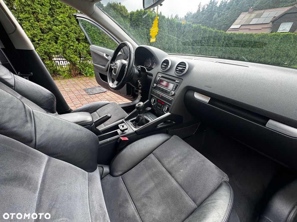 Audi A3 Sportback 1.6 TDI DPF Ambiente - 31