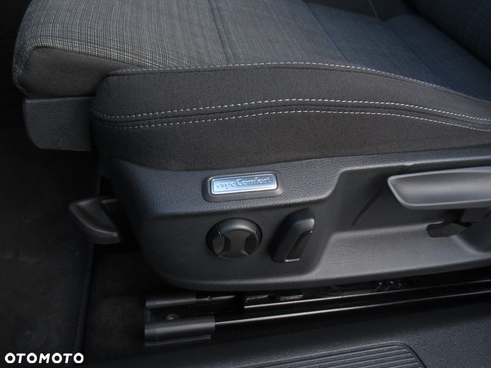 Volkswagen Passat 2.0 TSI Business DSG - 7