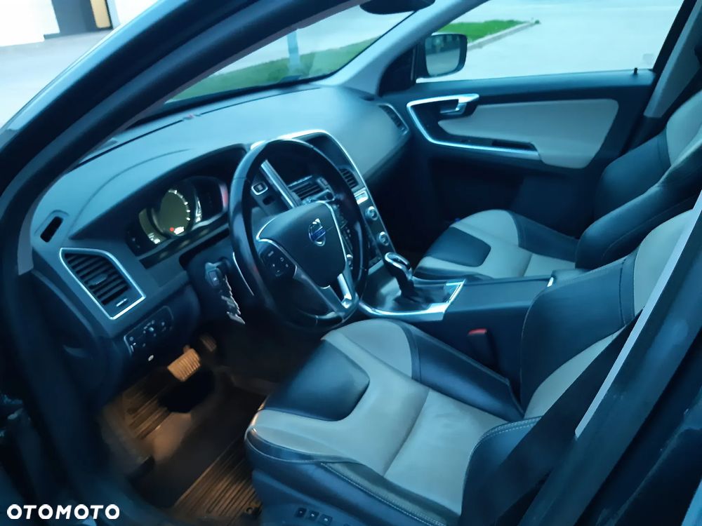 Volvo XC 60 D5 AWD Summum - 8