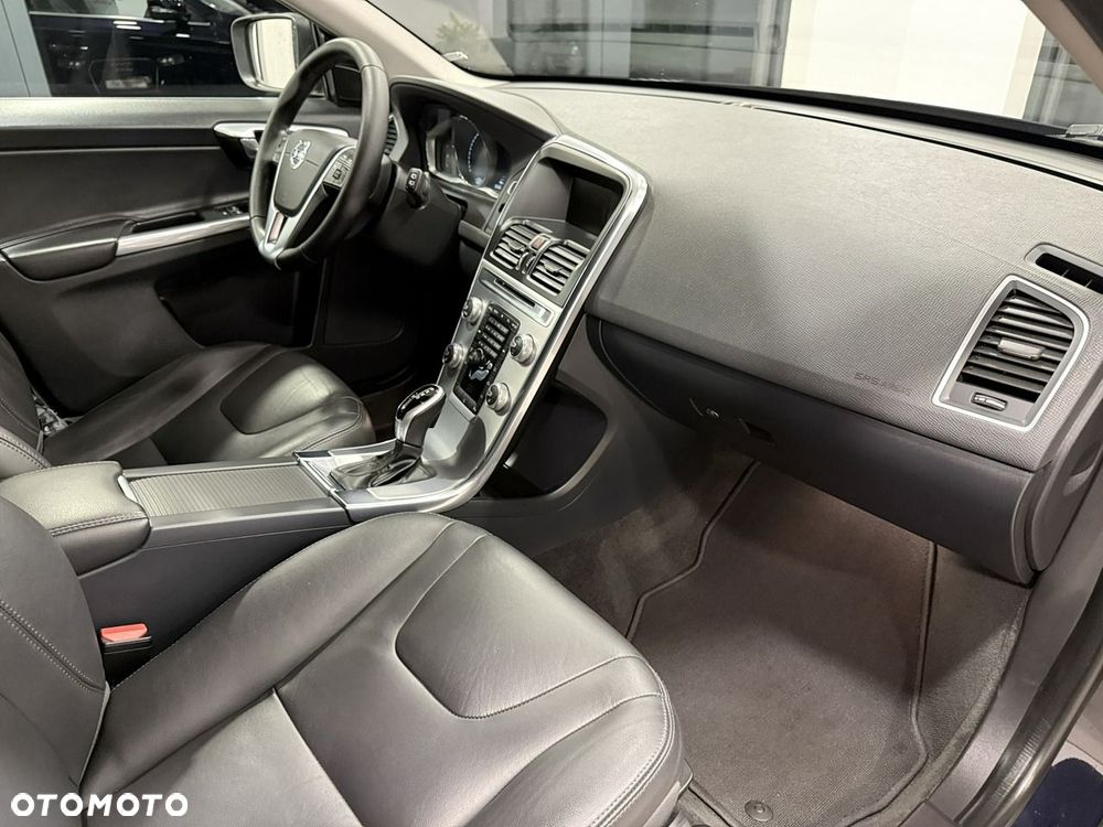 Volvo XC 60 D3 Drive-E Momentum - 28