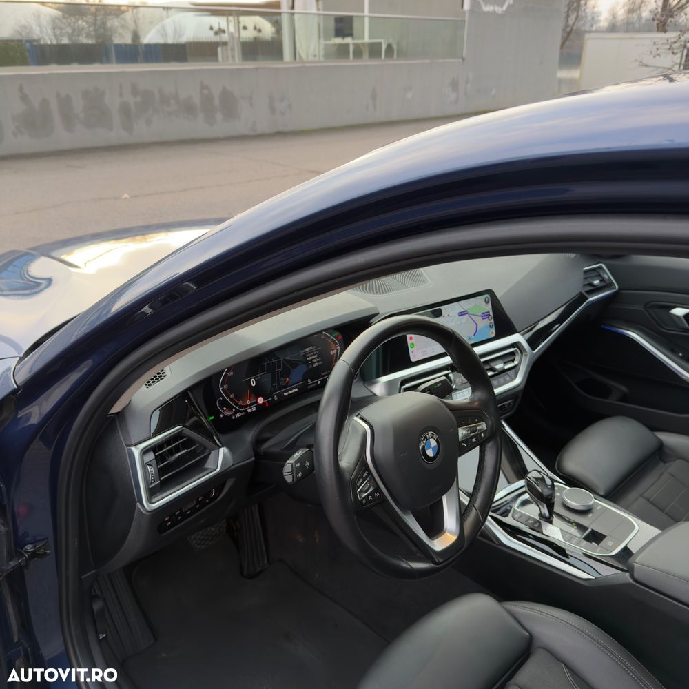 BMW Seria 3 330i AT - 7