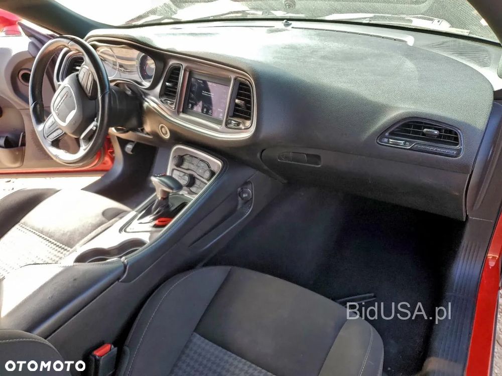 Dodge Challenger - 10