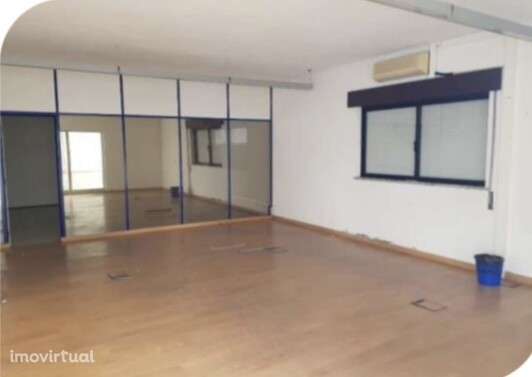 Armazém para venda na zona de Salvaterra de Magos - Grande imagem: 2/13