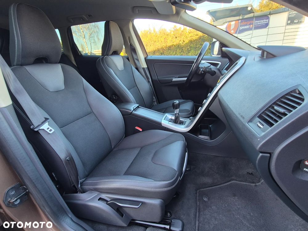 Volvo XC 60 2.4D AWD Momentum - 34